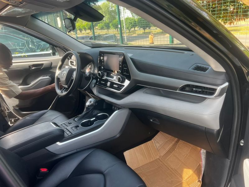 Thumbnail 5 of 2022 Toyota Highlander